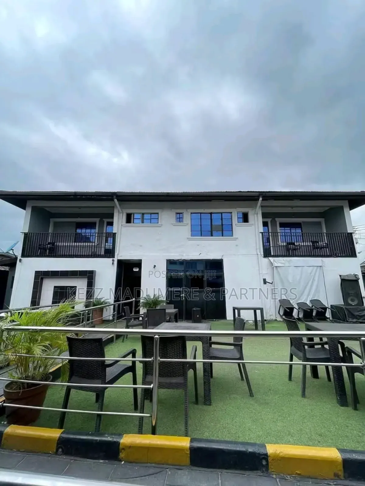 For Sale : 10 Rooms Hotel in Port Harcourt