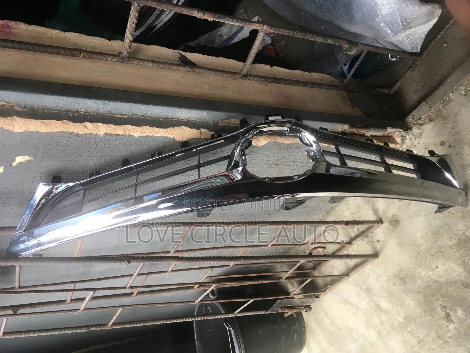 Front Grill Avalon 2015