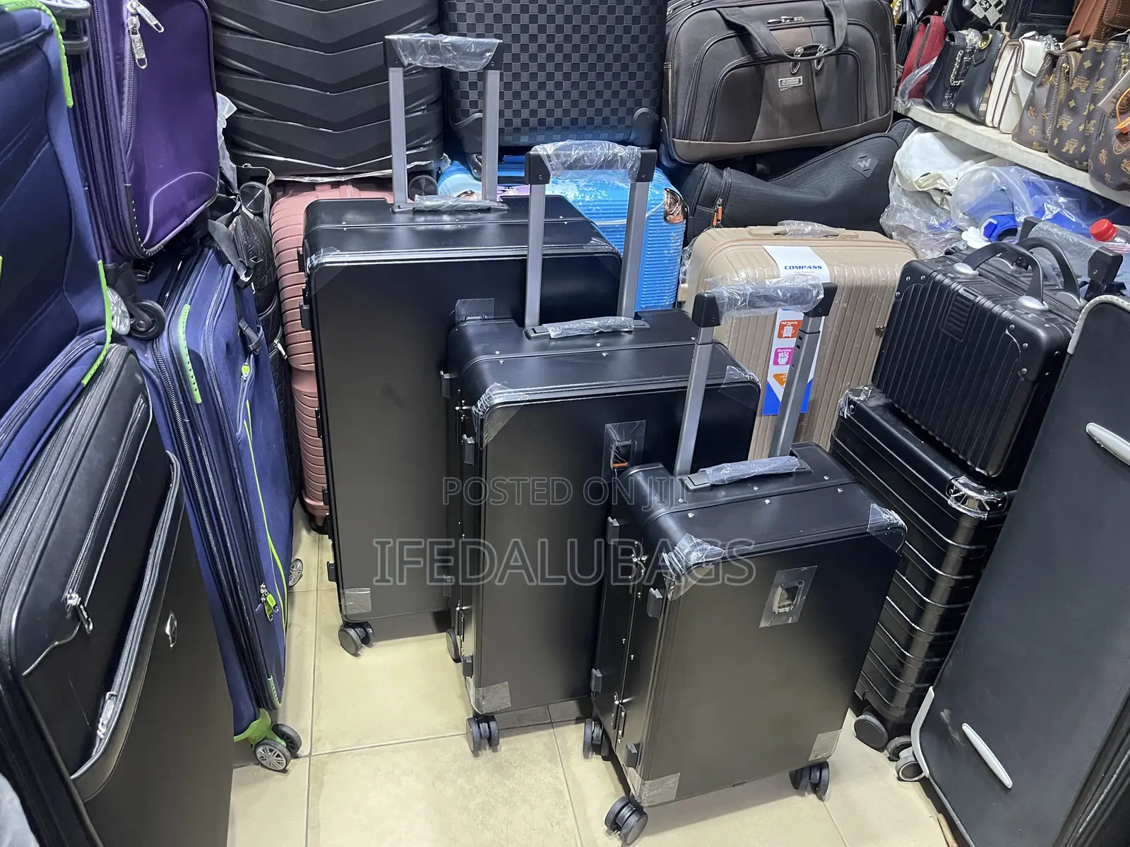 High Quality Black Travel Luggage With Cup Holder