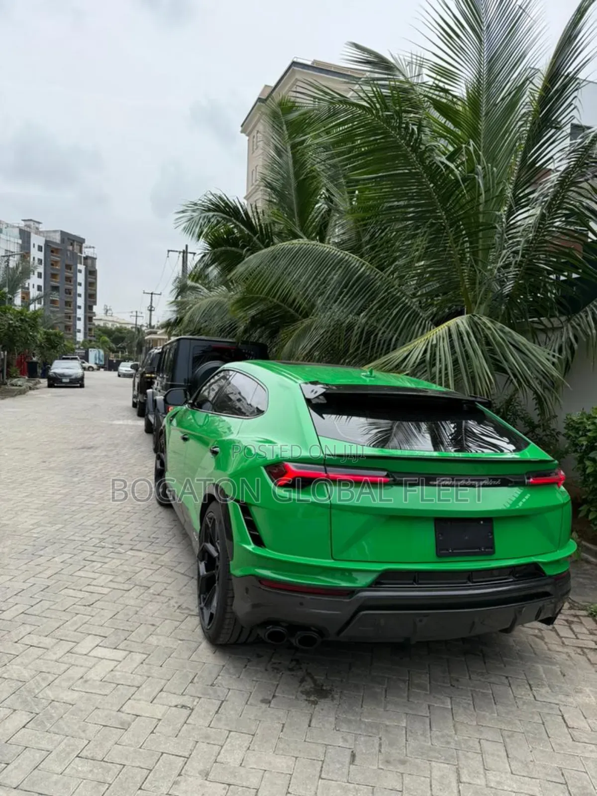 Lamborghini Urus for Rent (Green)