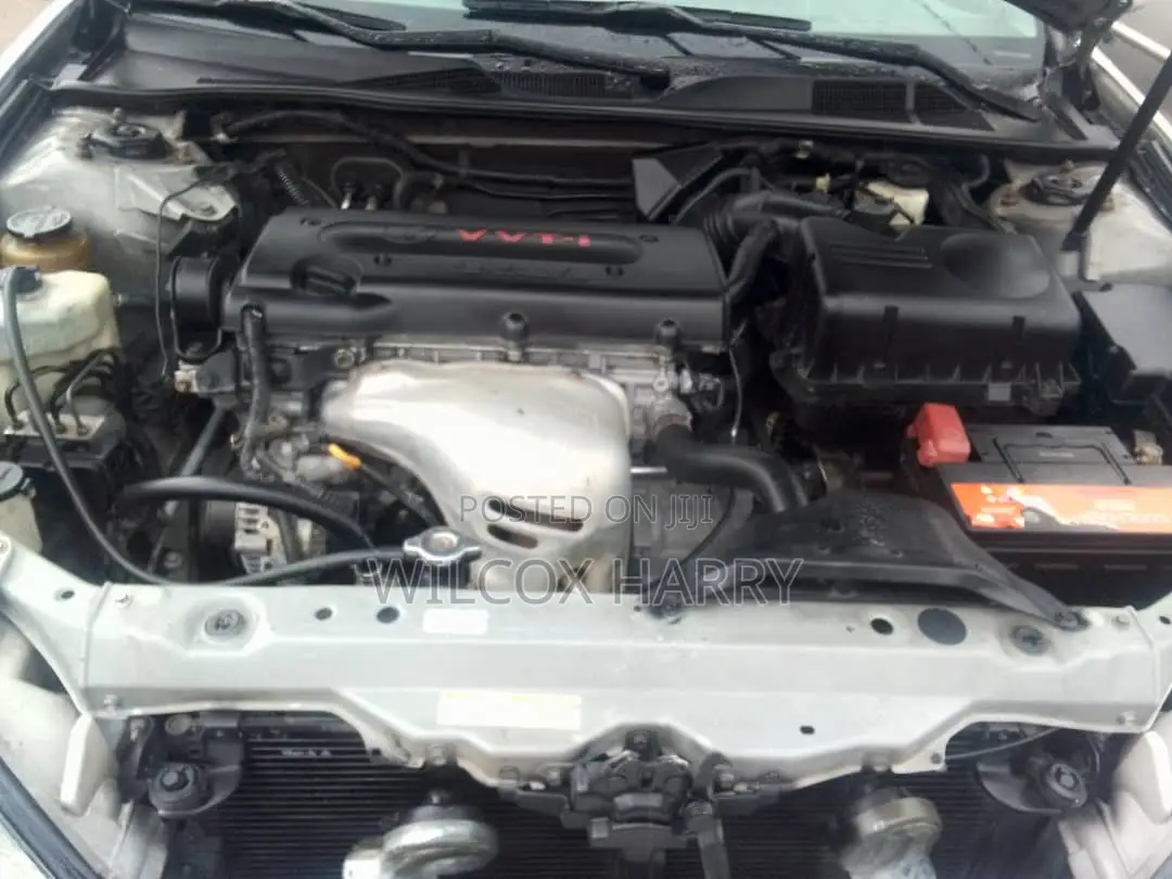 Toyota Camry LE V6 4dr Sedan (3.0L 6cyl 5A) 2005 Silver