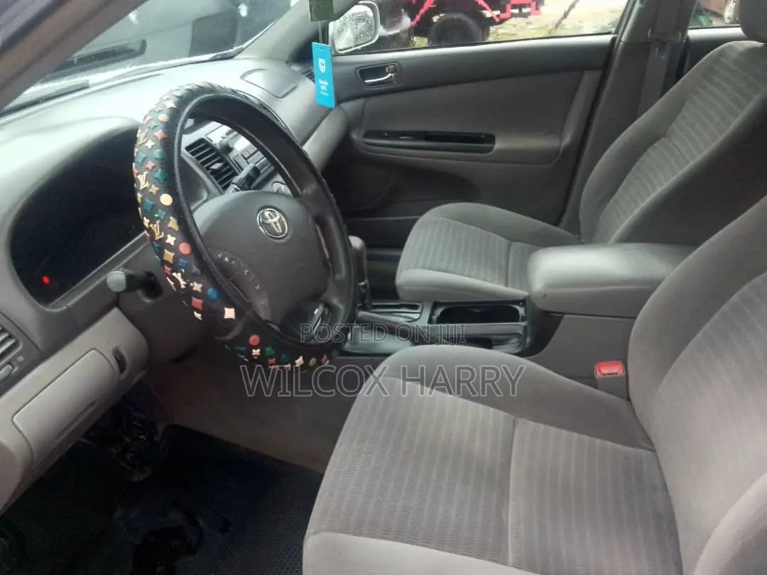 Toyota Camry LE V6 4dr Sedan (3.0L 6cyl 5A) 2005 Silver