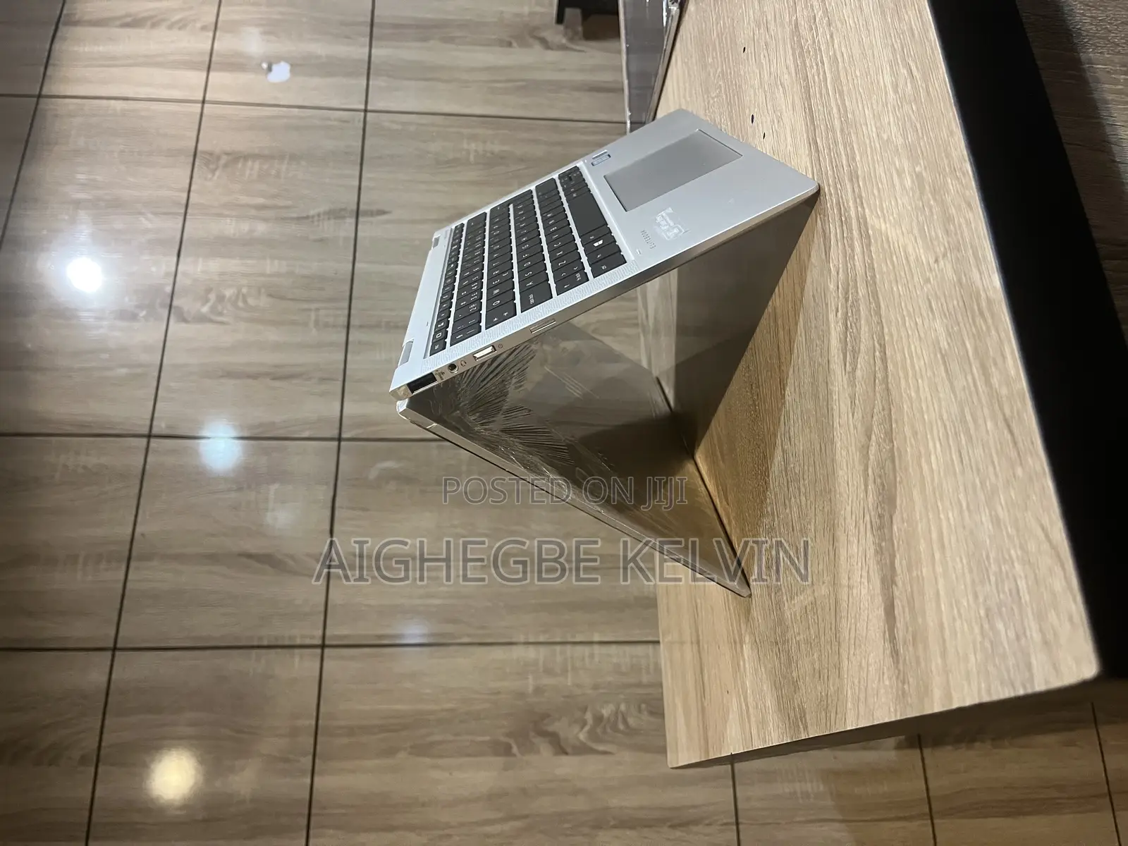 HP 8 256 GB