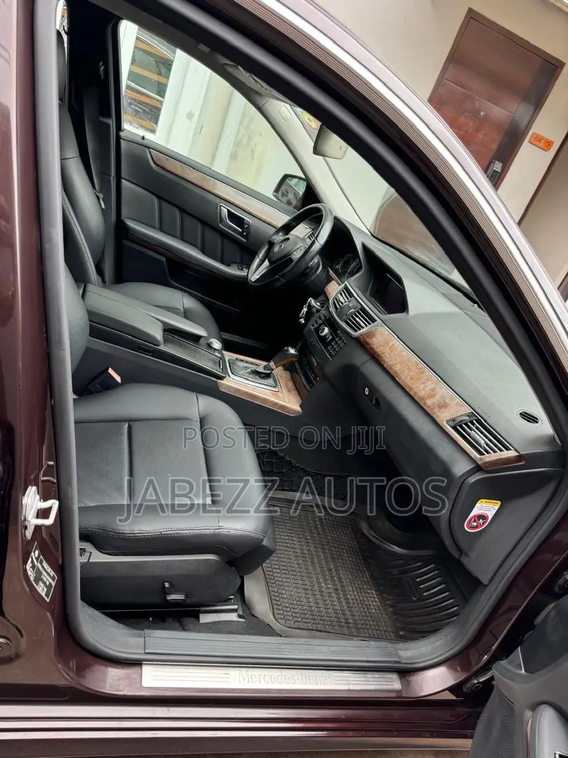 Mercedes-Benz E200 2013 Brown