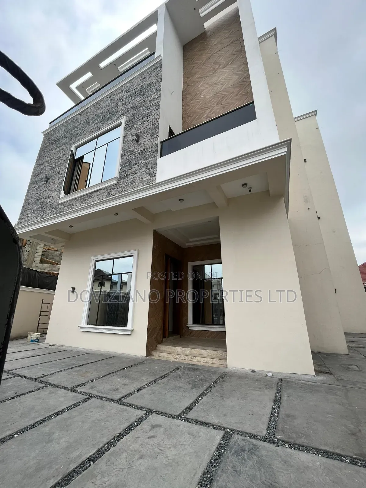 5bdrm Duplex in Lekki Phase 1 for sale