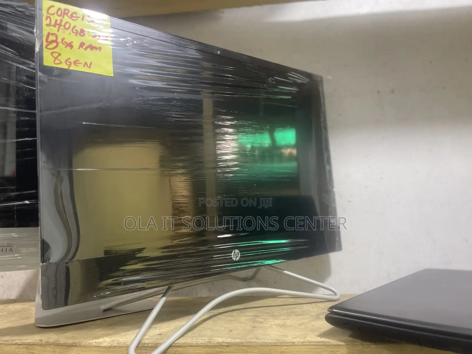 Desktop Computer HP 200 G4 22 All-in-One 8GB Intel Core I5 SSD 256GB