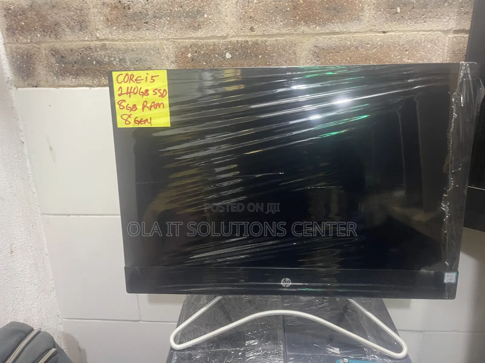 Desktop Computer HP 200 G4 22 All-in-One 8GB Intel Core I5 SSD 256GB