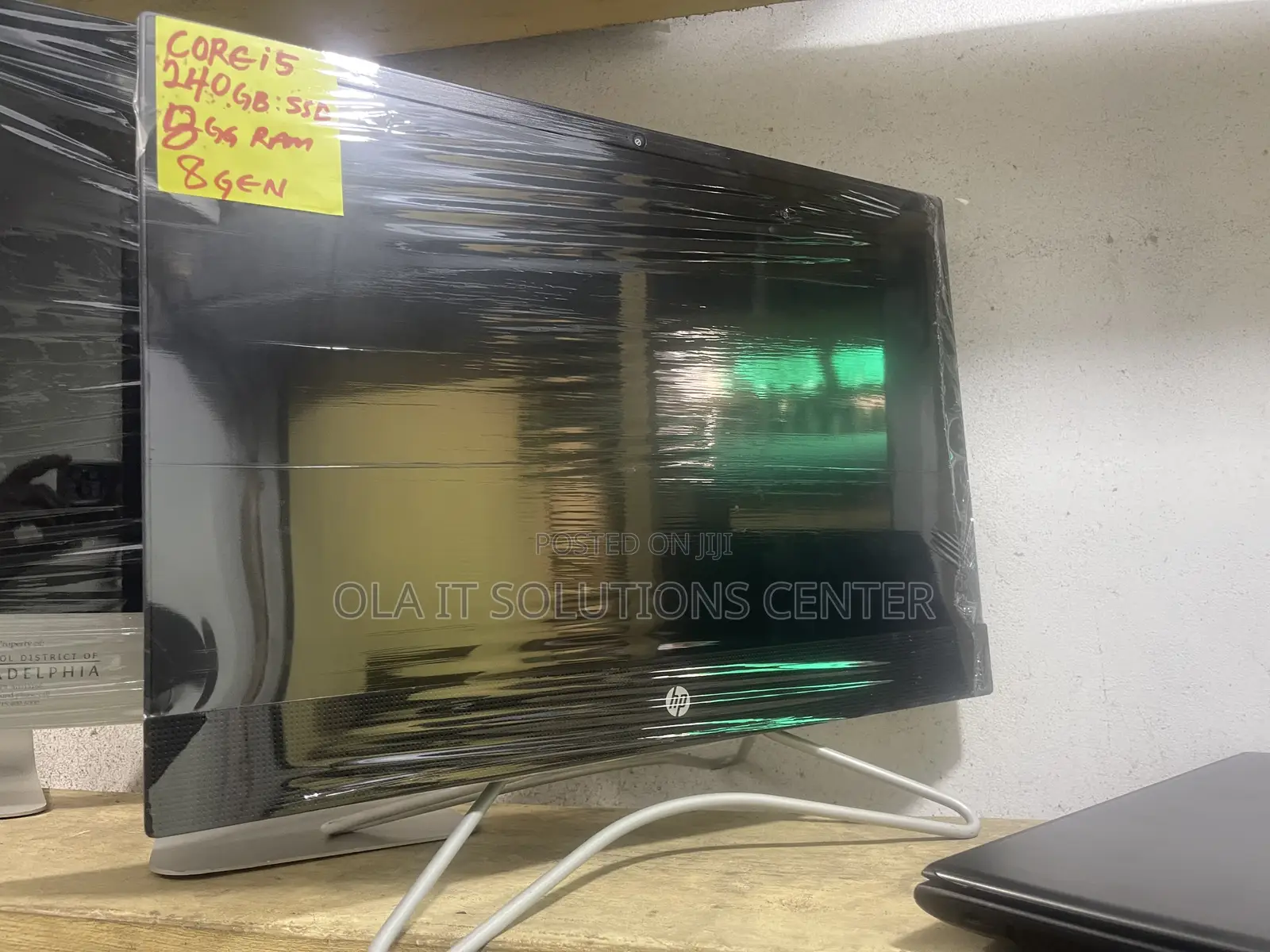 Desktop Computer HP 200 G4 22 All-in-One 8GB Intel Core I5 SSD 256GB