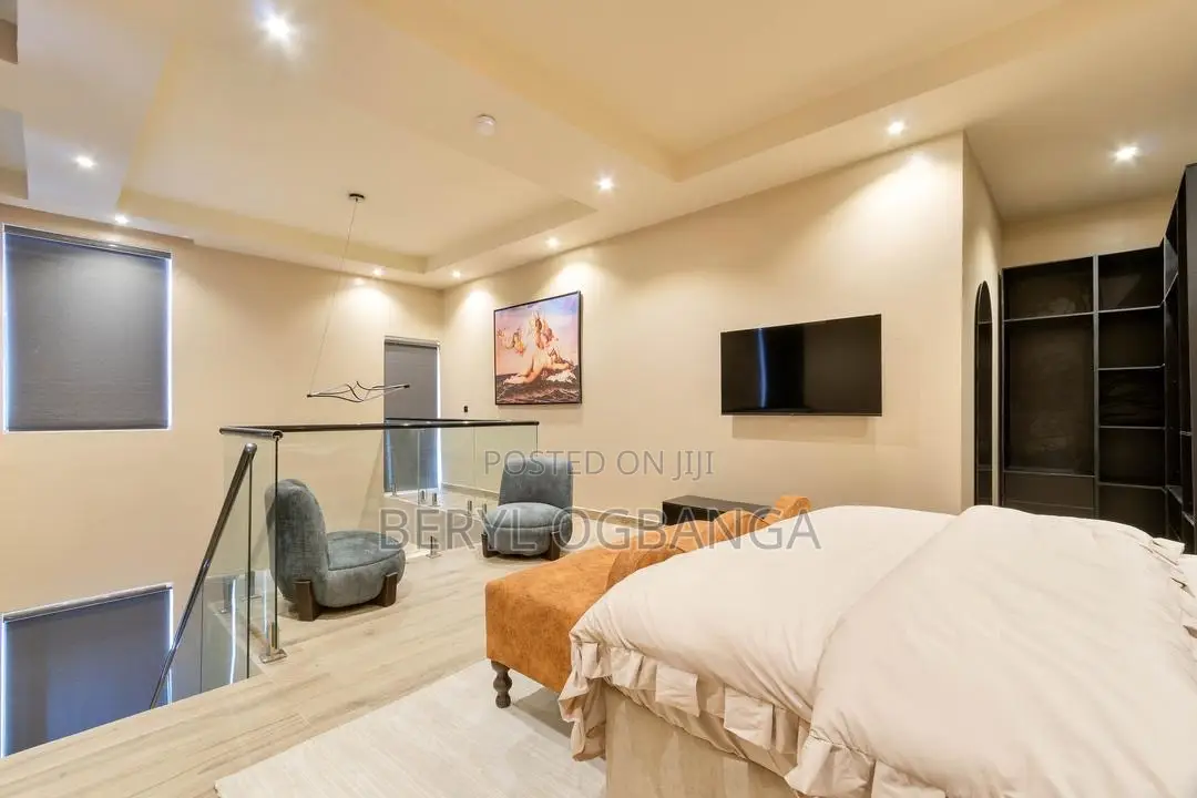 Cozy and Luxurious One Bedroom Loft Apartment.