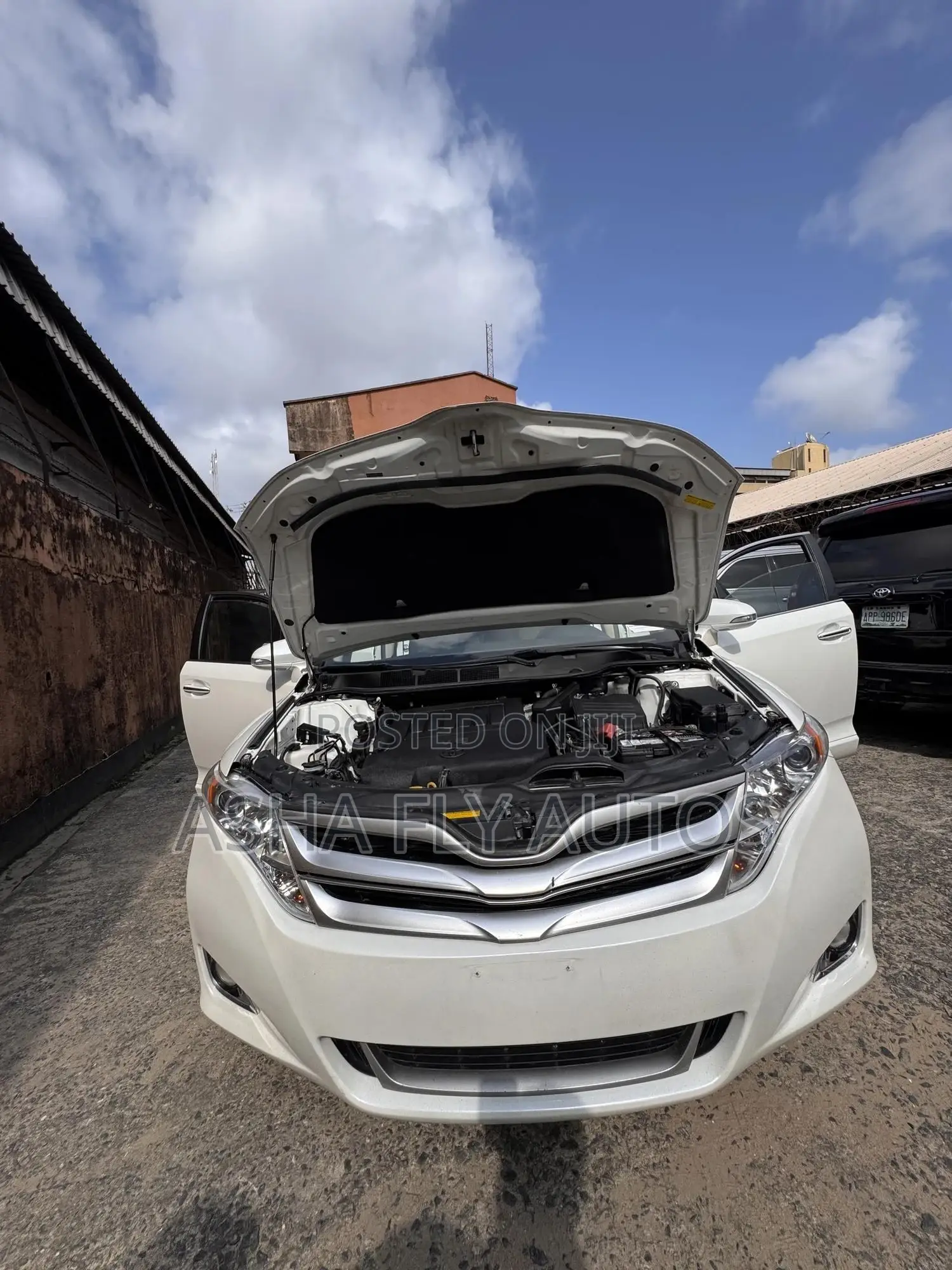 Toyota Venza XLE 4dr Wagon AWD (3.5L 6cyl 6A) 2014 White