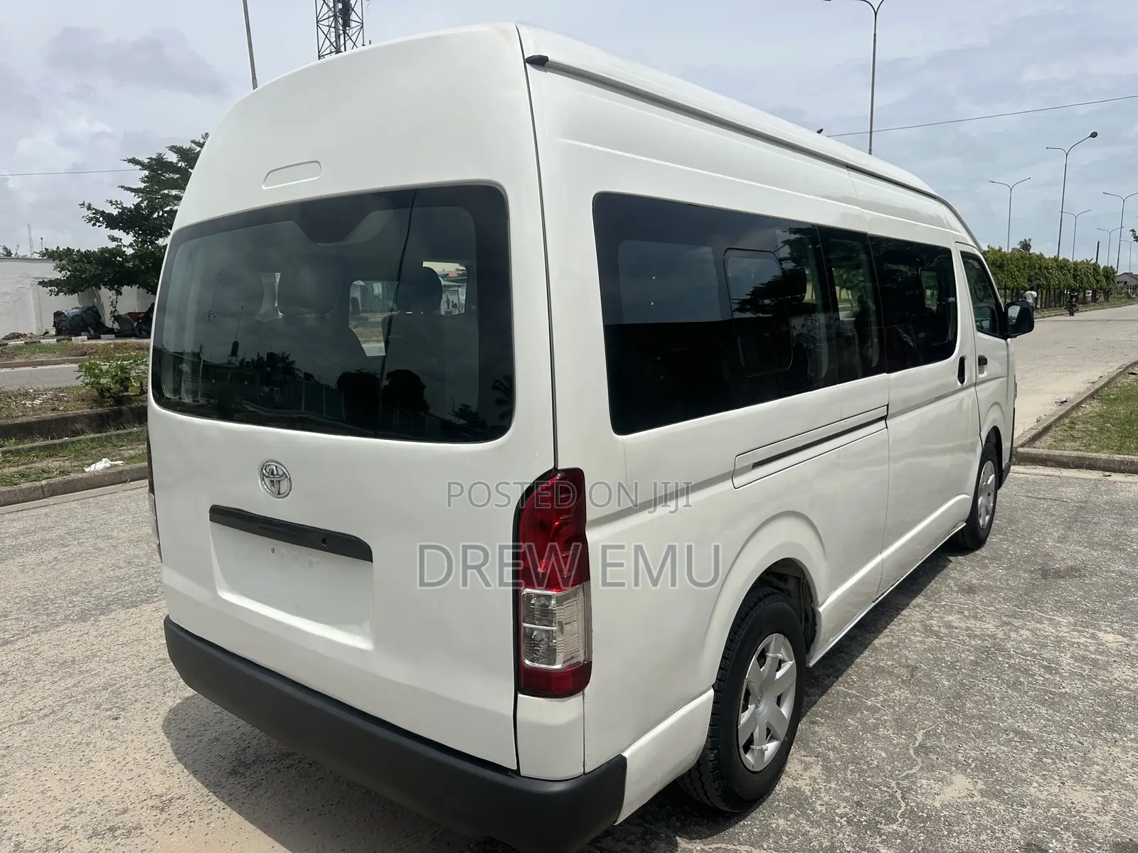 Toyota HiAce 2014 White