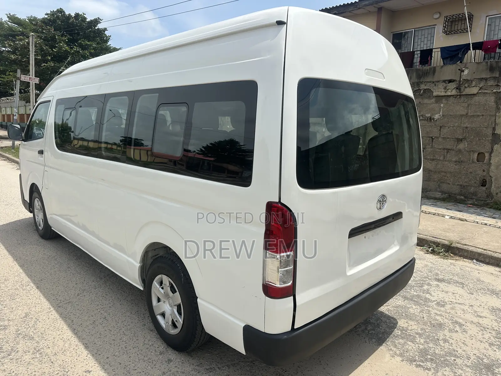 Toyota HiAce 2014 White