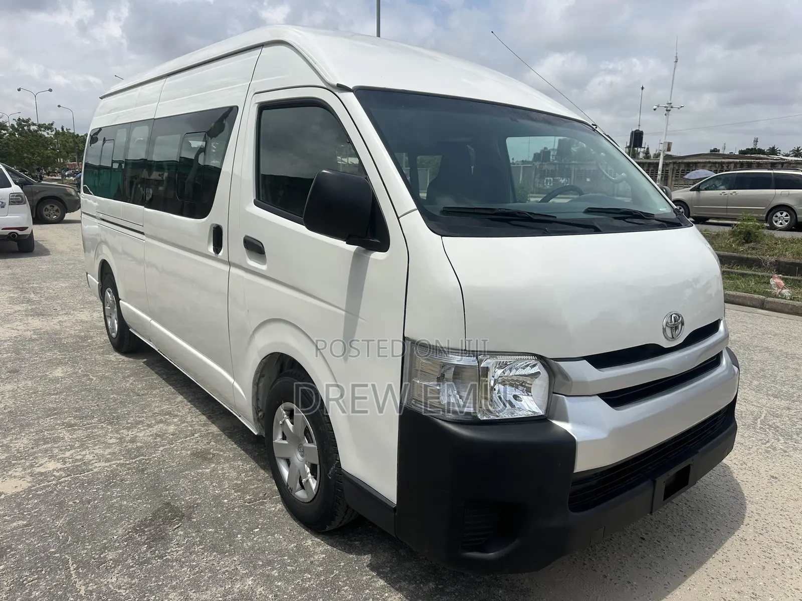 Toyota HiAce 2014 White