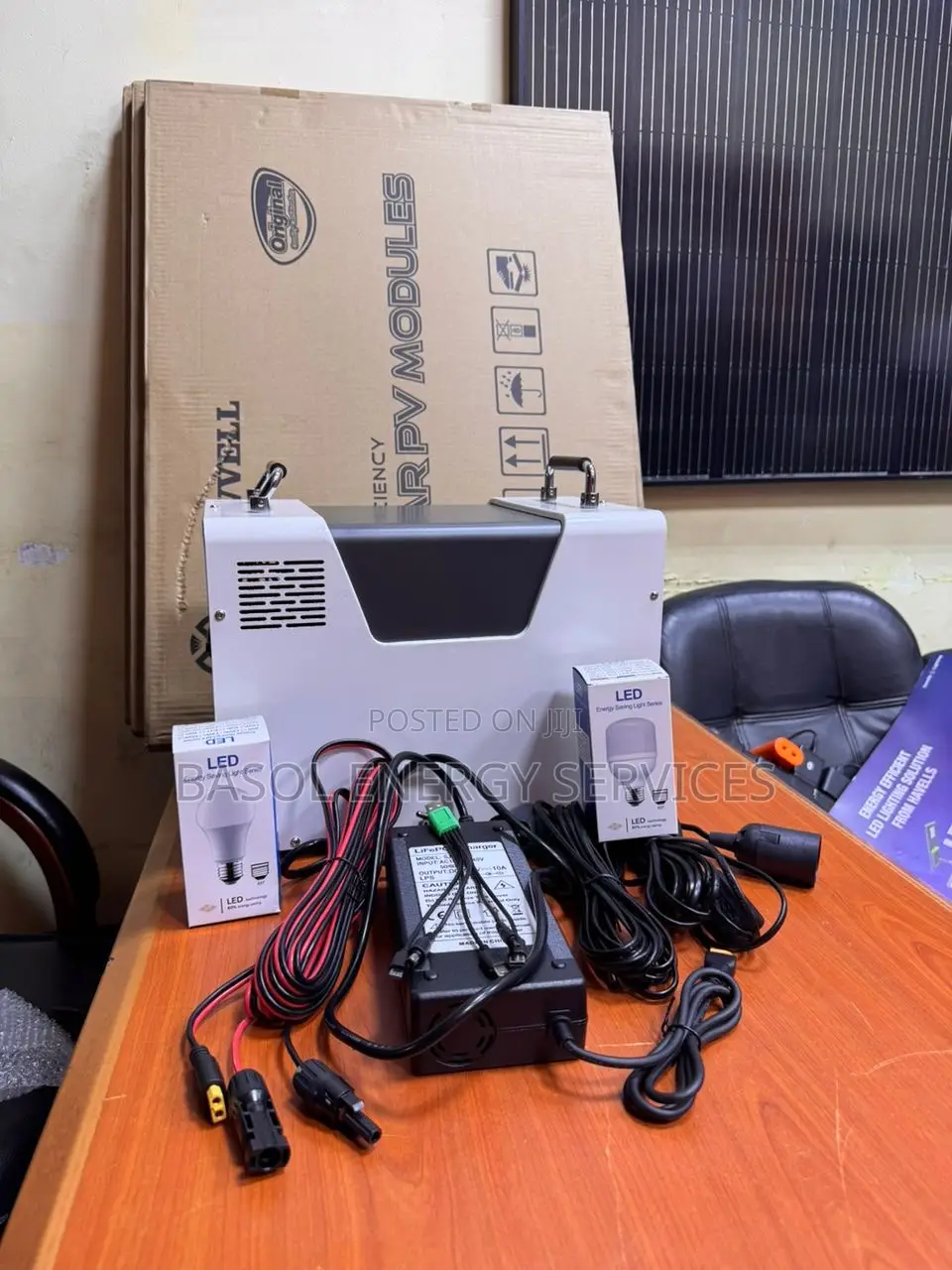 1000w Solar Generator  With 1.28kwh Lithium