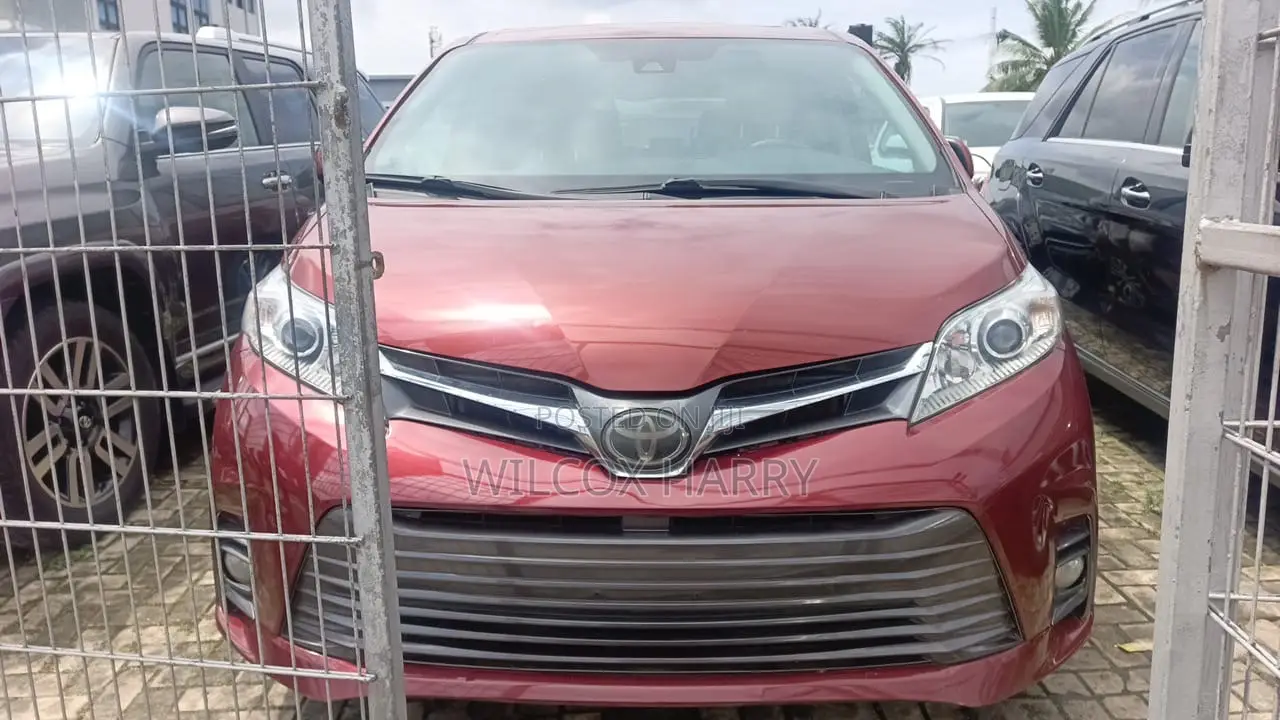 Toyota Sienna XLE Premium FWD 2019 Red