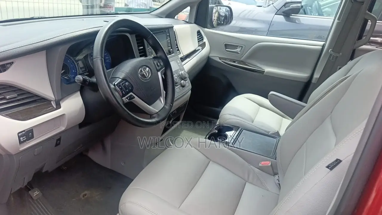 Toyota Sienna XLE Premium FWD 2019 Red