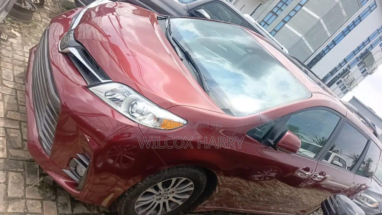 Toyota Sienna XLE Premium FWD 2019 Red