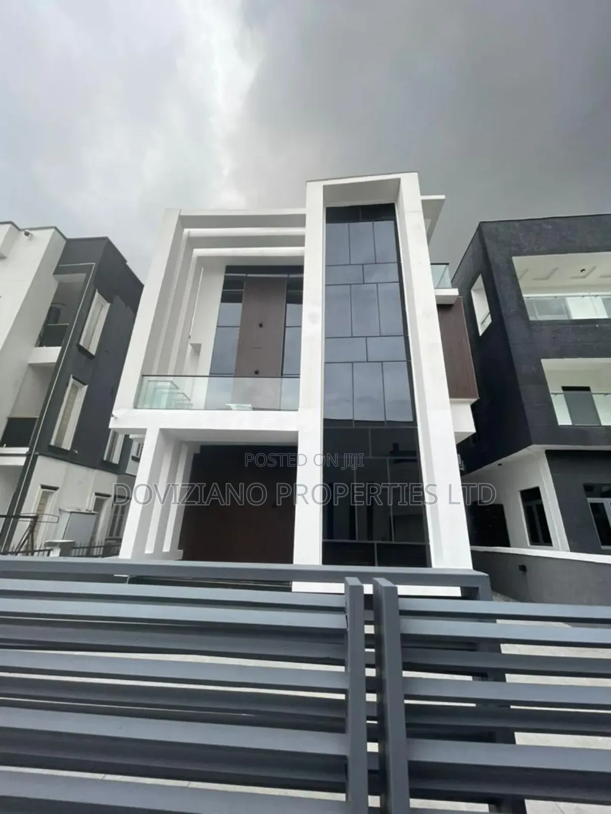 5bdrm Duplex in Lekki for sale