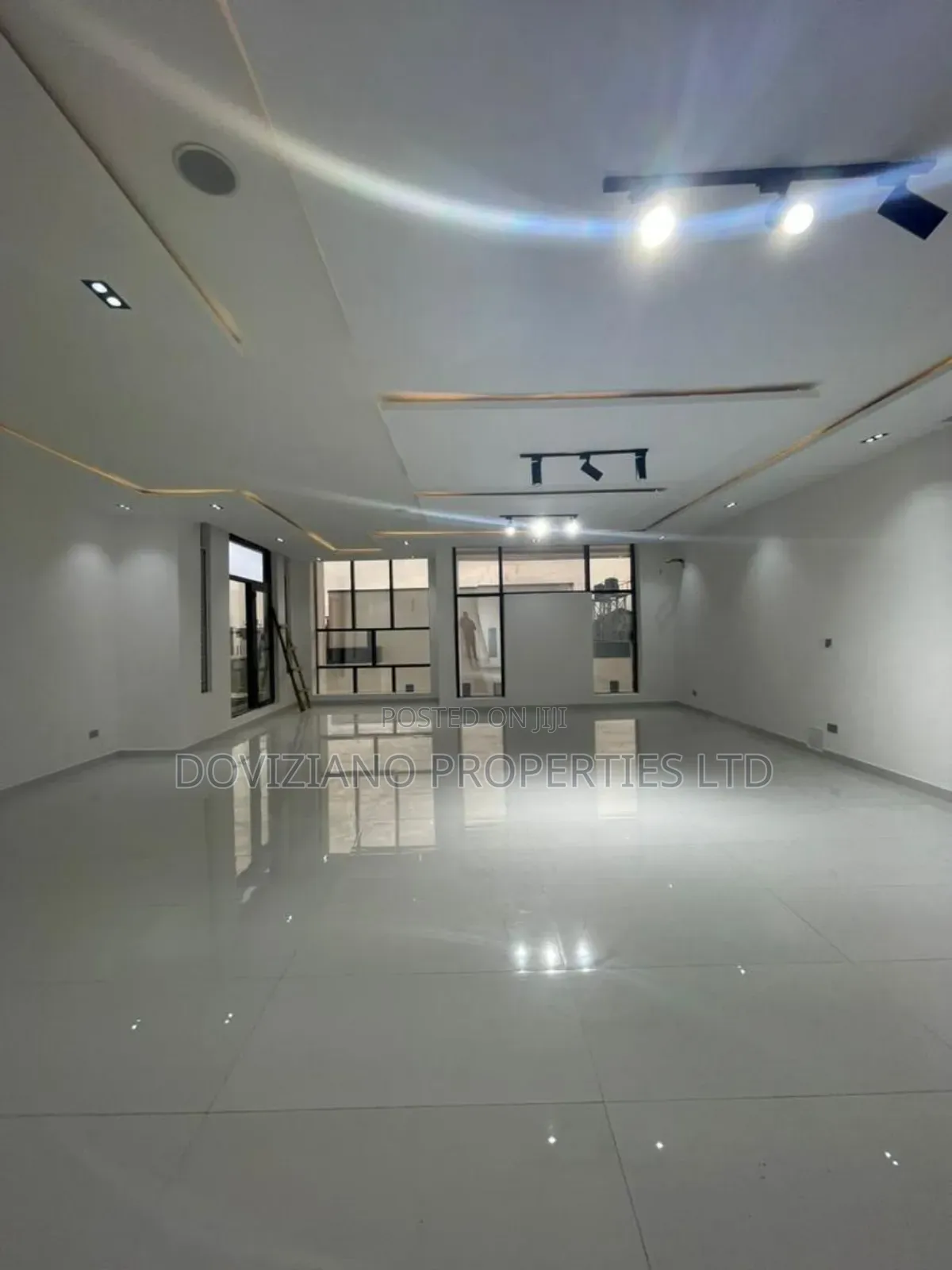 5bdrm Duplex in Lekki for sale