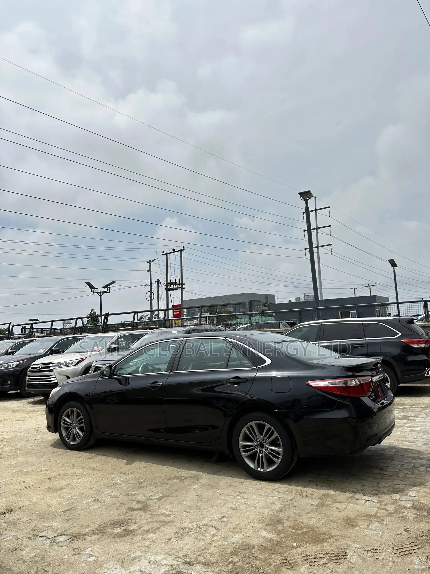 Toyota Camry SE 4dr Sedan (2.5L 4cyl 6A) 2017
