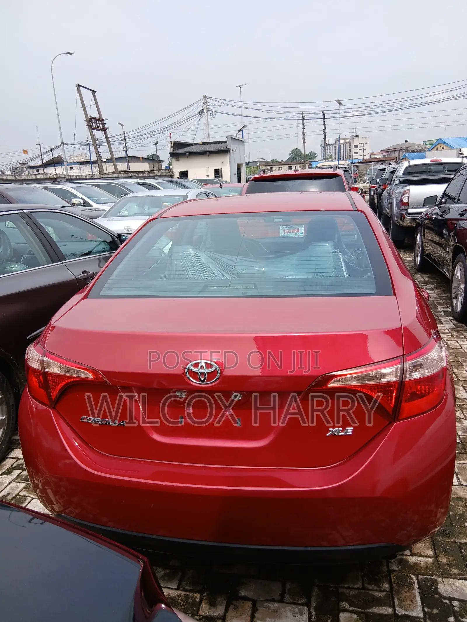Toyota Corolla XLE 4dr Sedan (1.8L 4cyl CVT) 2017 Beige