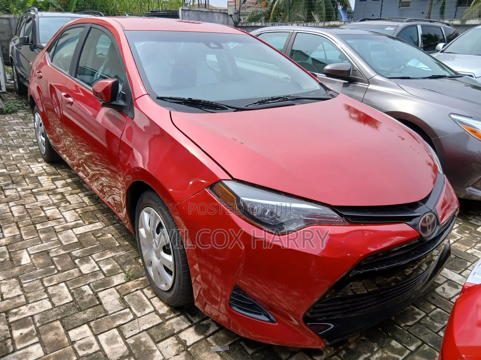 Toyota Corolla XLE 4dr Sedan (1.8L 4cyl CVT) 2017 Beige