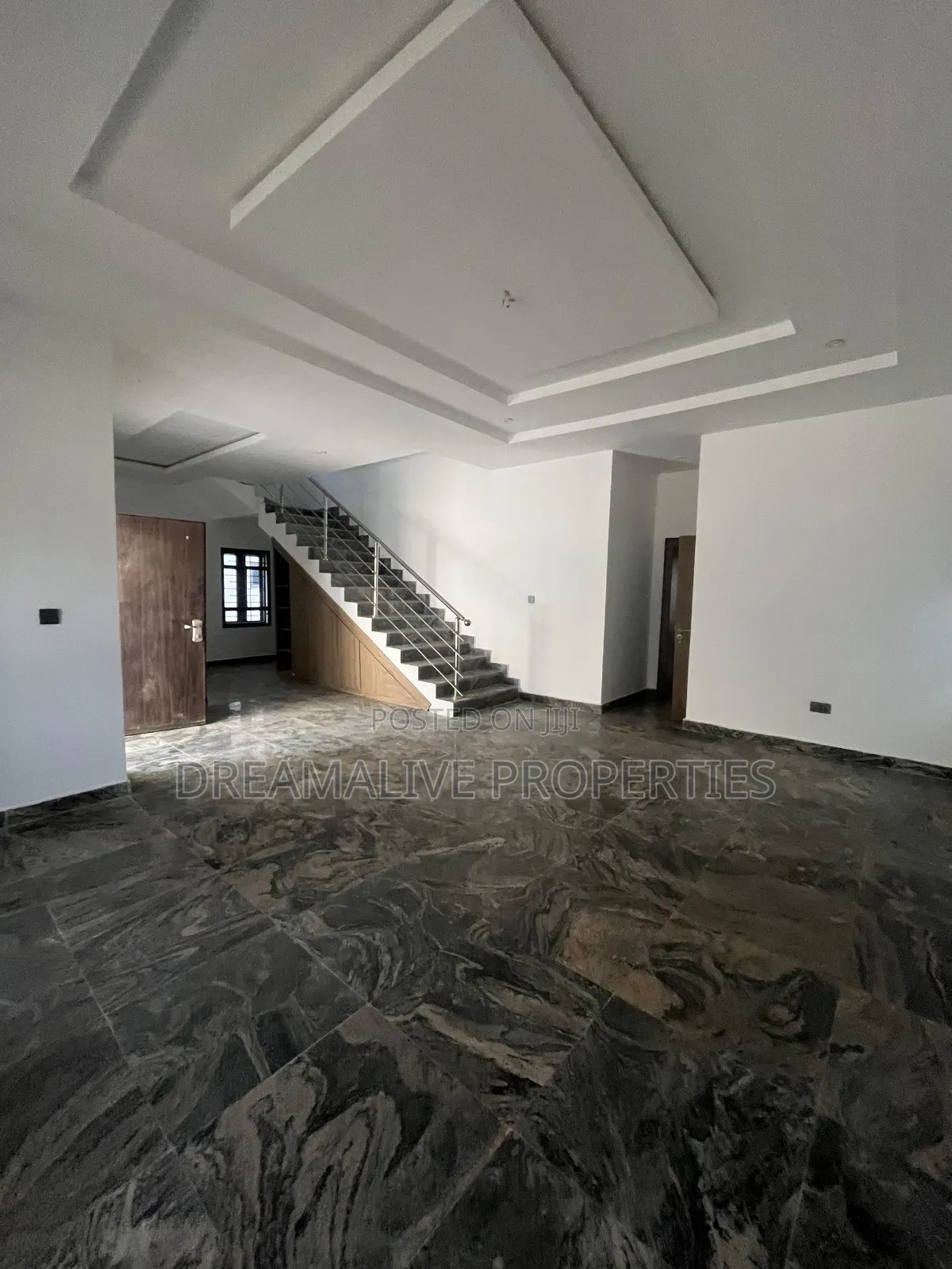 5bdrm Duplex in An Estate, Jahi for rent