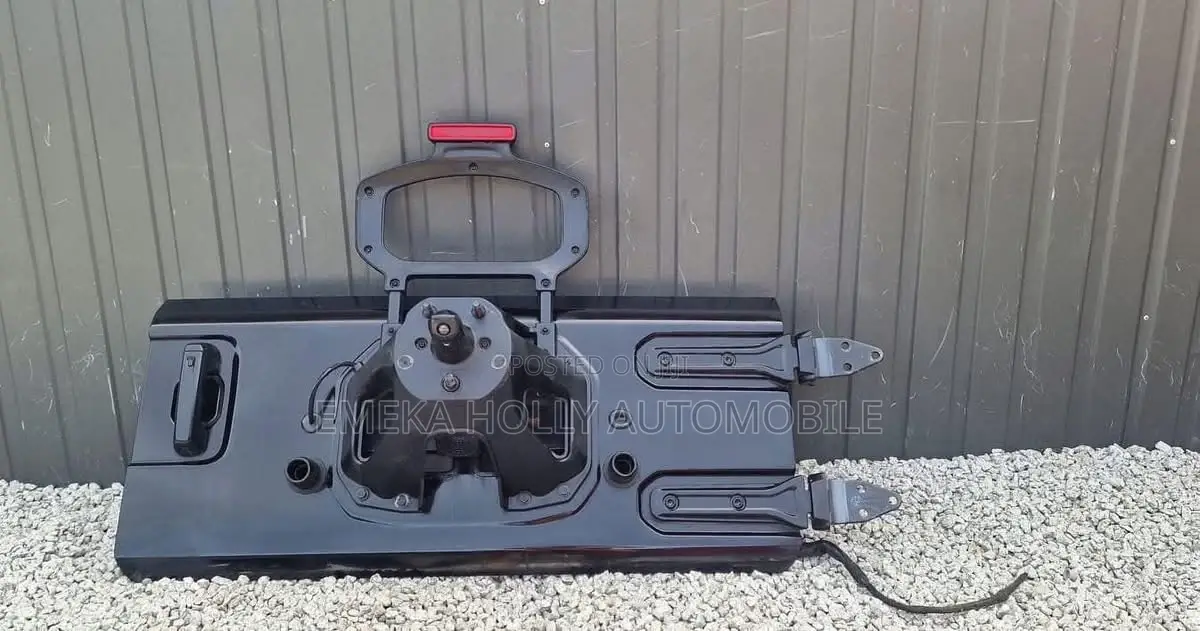 Oem Jeep Wrangler Rear Tailgate Spare Tire Mount (2020-2022)