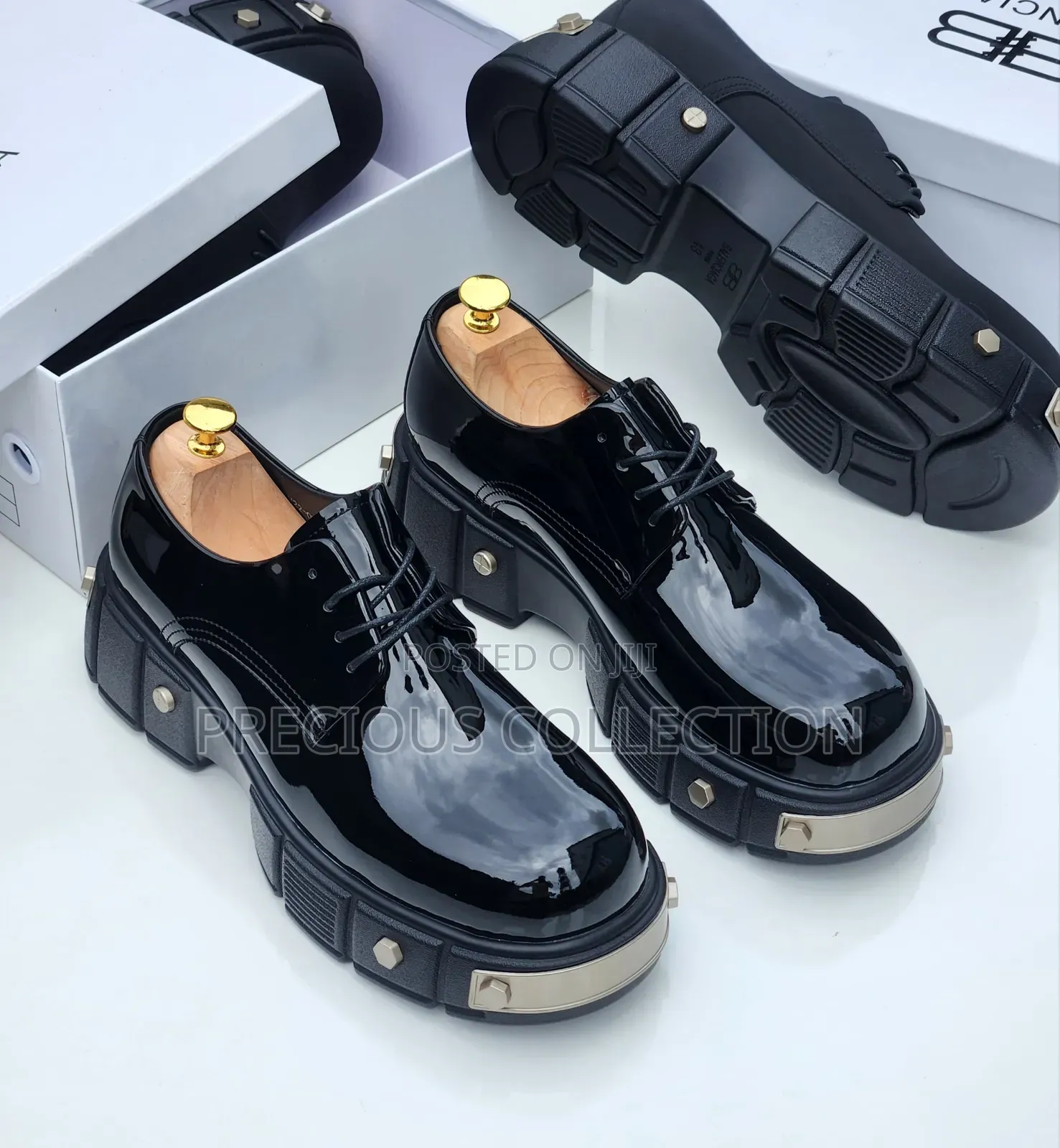 Balenciaga Lace Up Round Face Leather Shoe