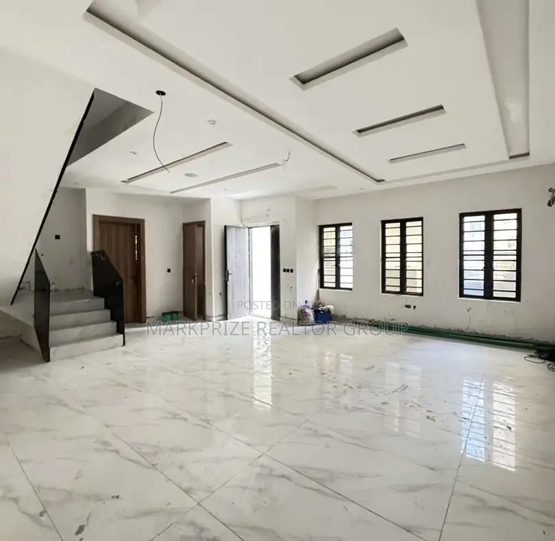 4bdrm Duplex in Omole Phase 2 Lagos for sale