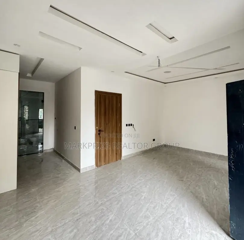 4bdrm Duplex in Omole Phase 2 Lagos for sale