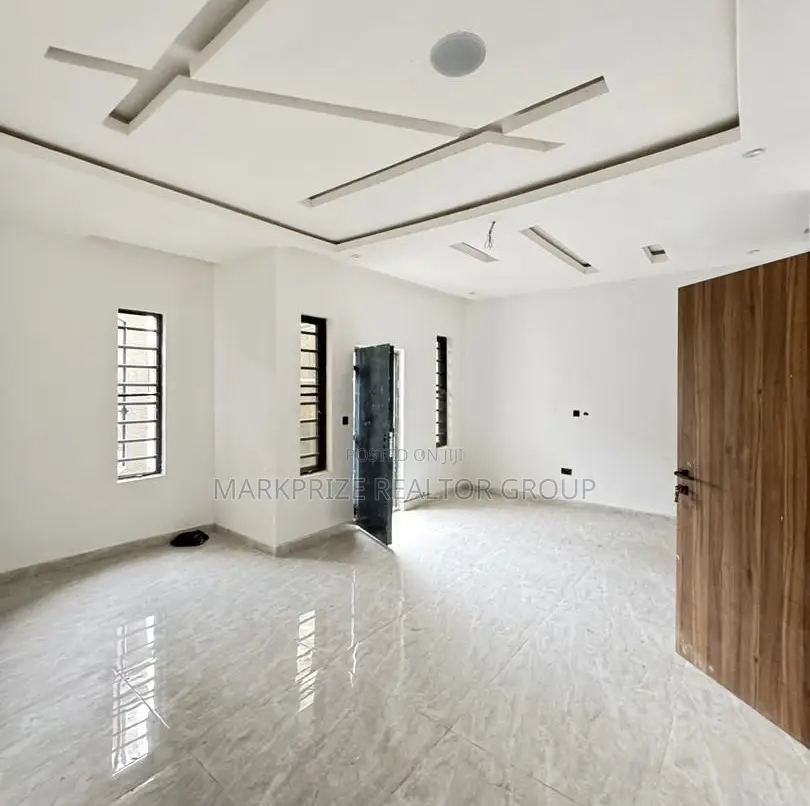 4bdrm Duplex in Omole Phase 2 Lagos for sale