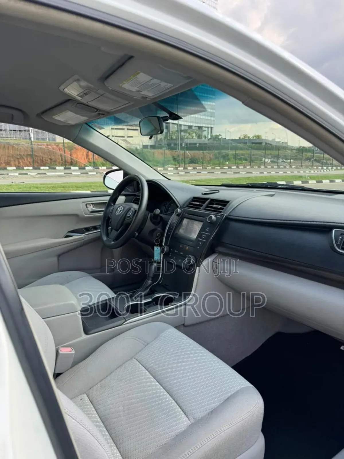Toyota Camry LE 4dr Sedan (2.5L 4cyl 6A) 2015 White