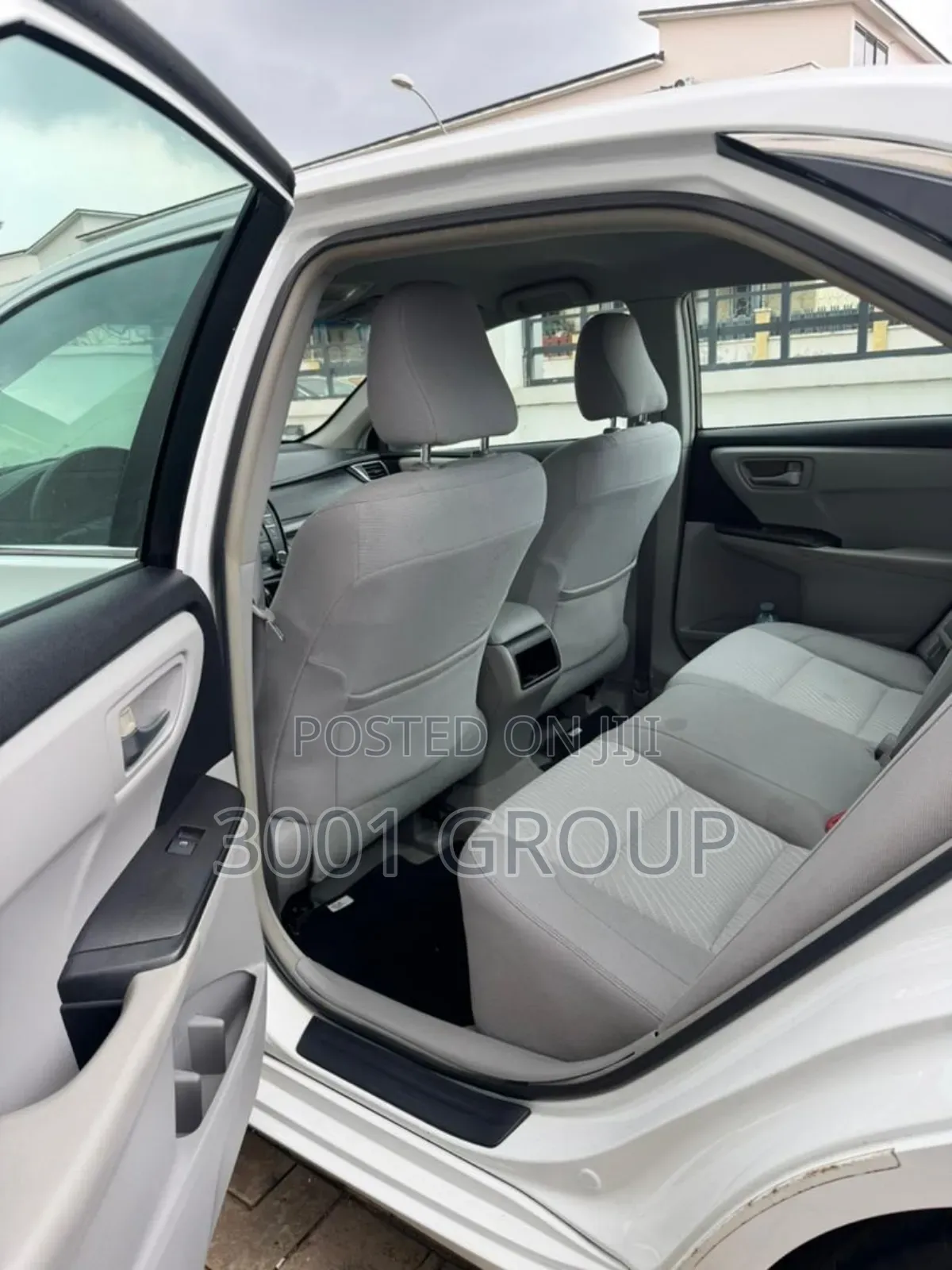 Toyota Camry LE 4dr Sedan (2.5L 4cyl 6A) 2015 White