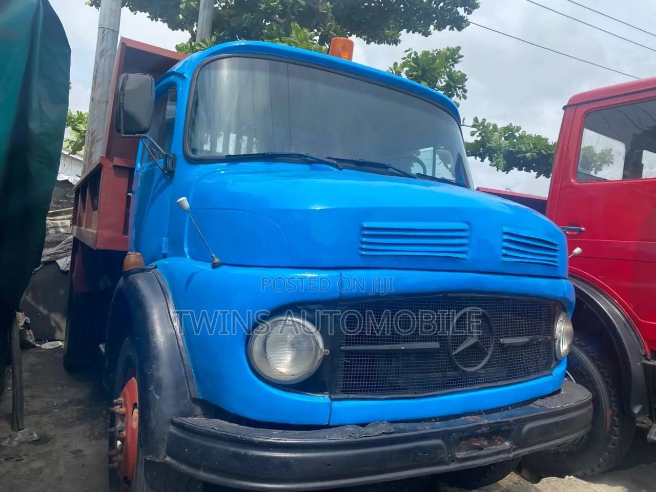 Mercedes-Benz Tipper Blue