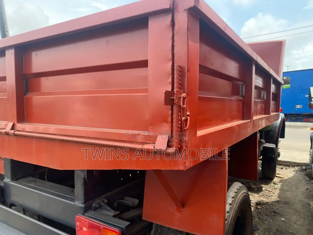 Mercedes-Benz Tipper 911