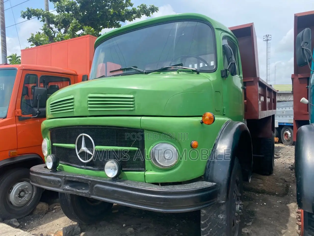 Mercedes-Benz Tipper 911