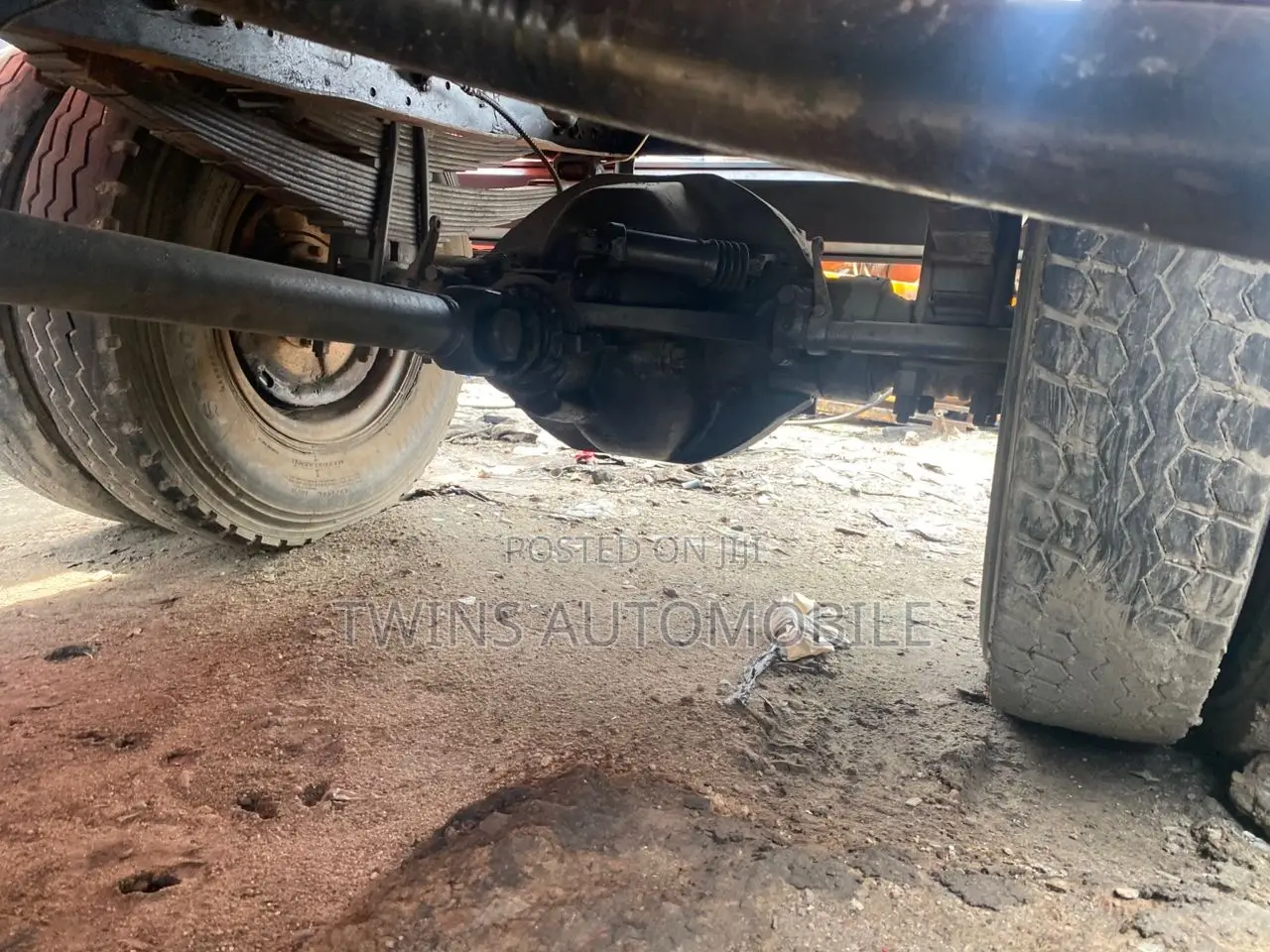 Mercedes-Benz Tipper 911