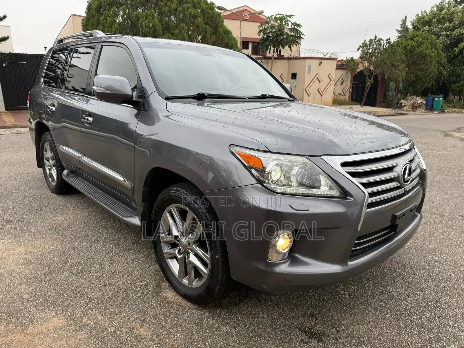 Lexus LX 570 AWD 2013 Gray