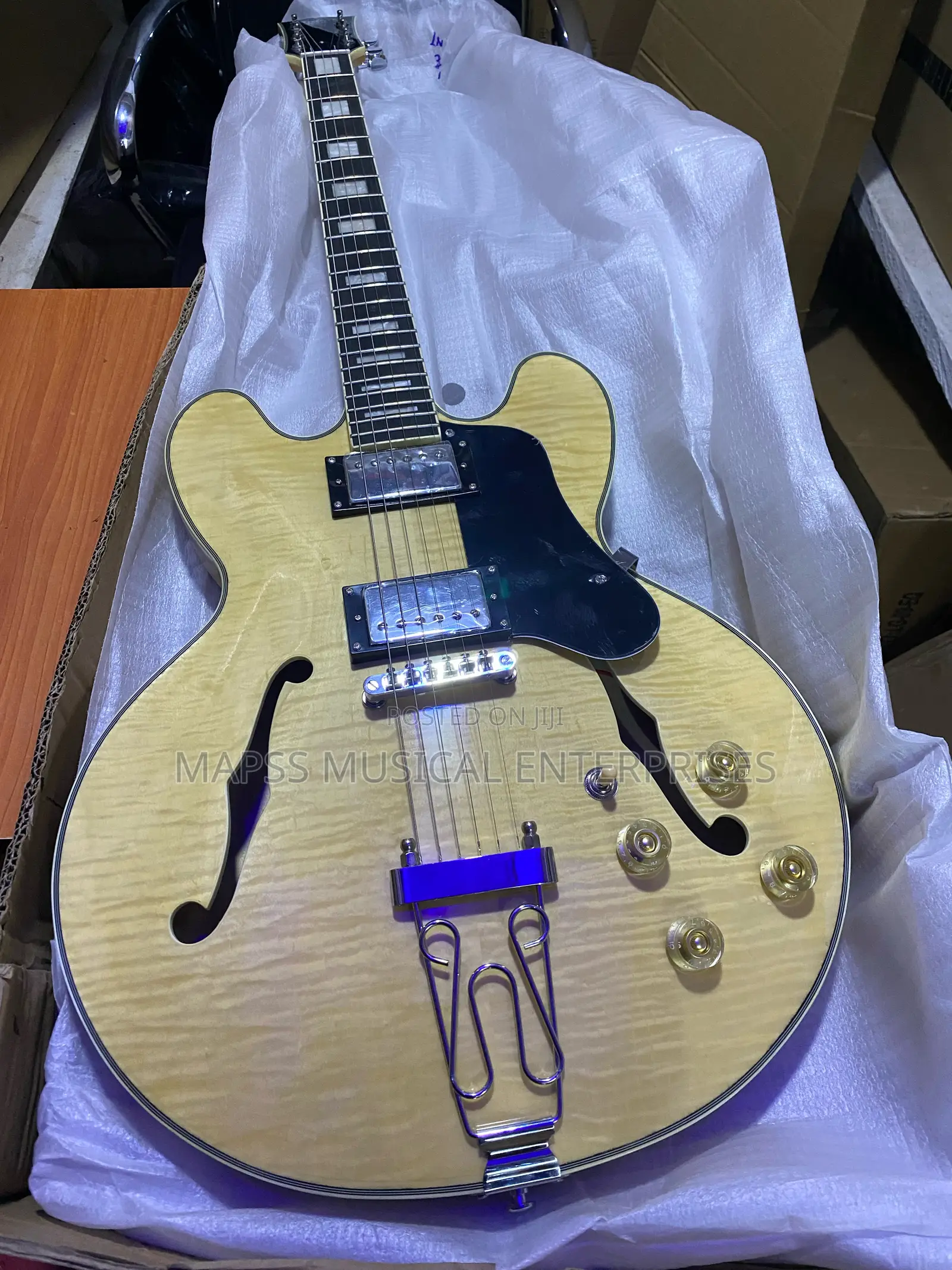 Ultimate Japan Semi-Hollow Body Electric Guitar