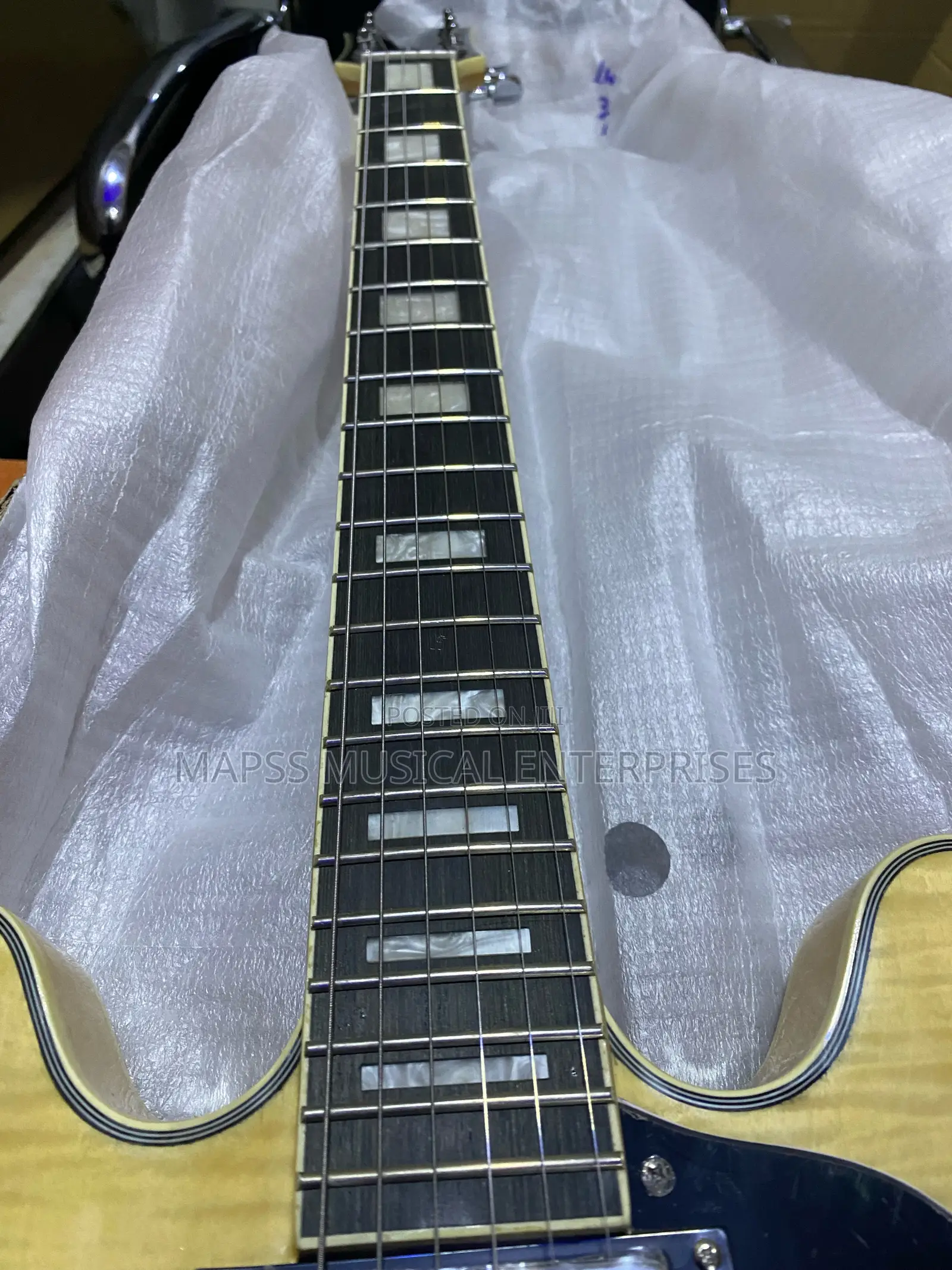 Ultimate Japan Semi-Hollow Body Electric Guitar