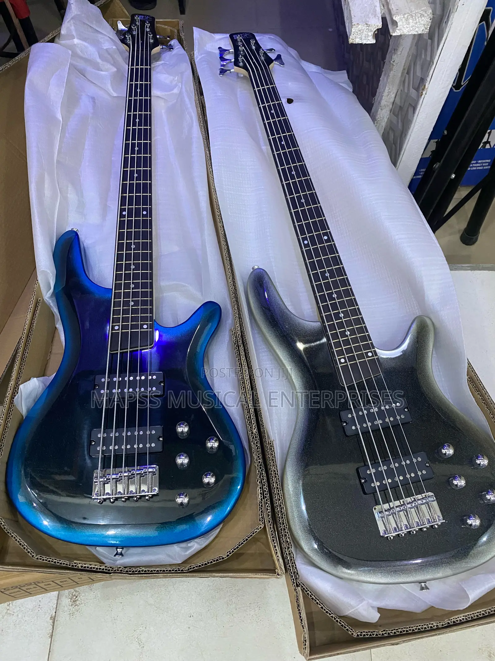 Ibanez Sr Standard Sr305e 5-String Electric Bass Guitar.