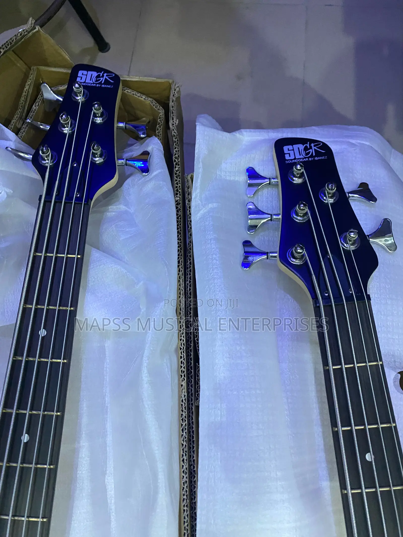 Ibanez Sr Standard Sr305e 5-String Electric Bass Guitar.