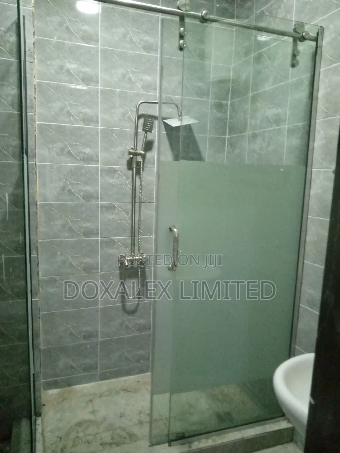 Shower Cubicles With Tampered Glass