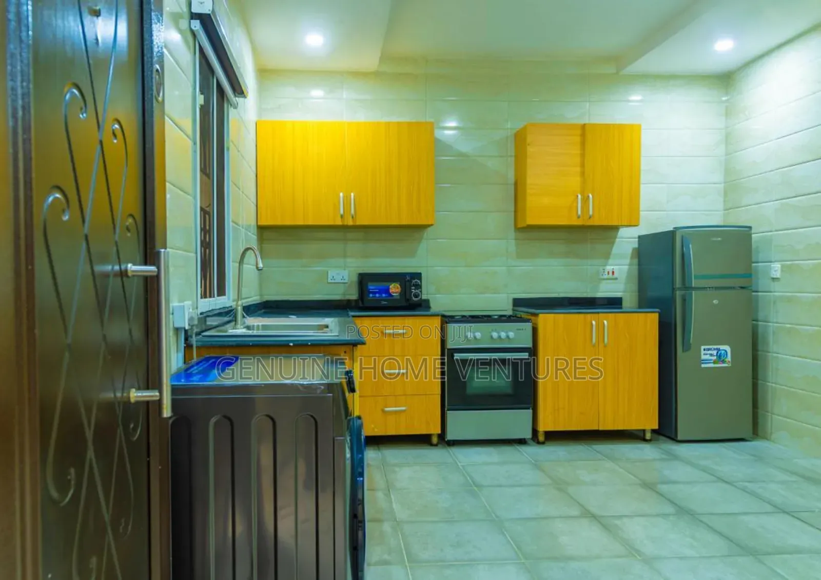 Furnished 5bdrm Duplex in Silver Springs for rent
