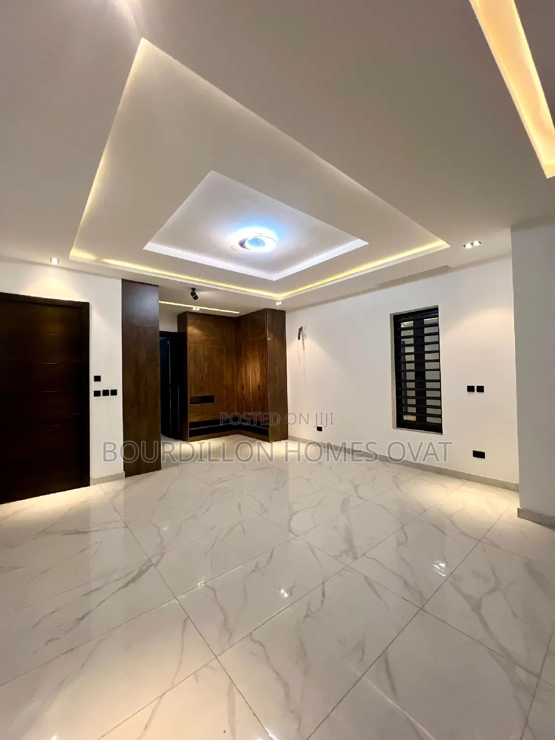 5bdrm Duplex in Ikota for sale