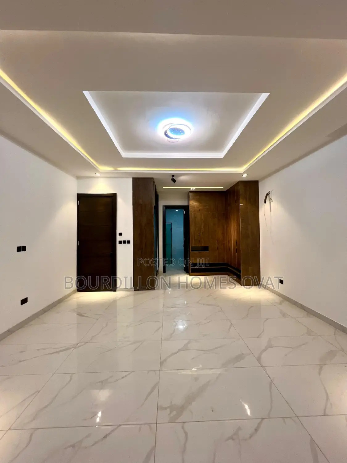 5bdrm Duplex in Ikota for sale