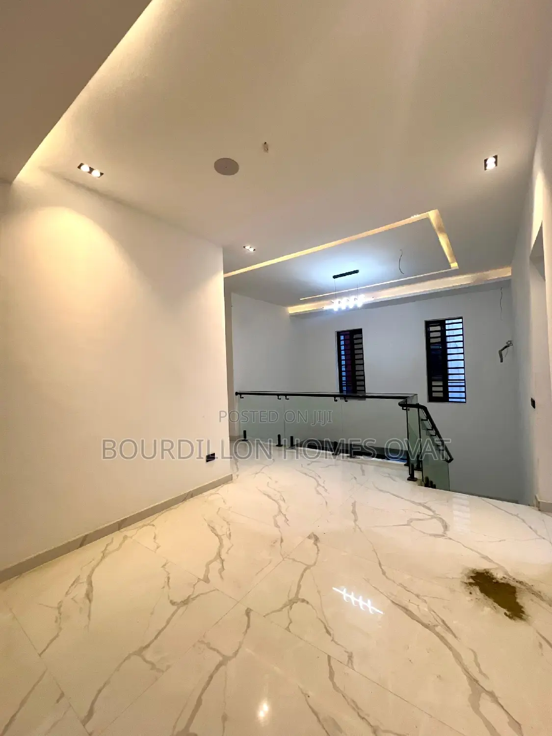 5bdrm Duplex in Ikota for sale