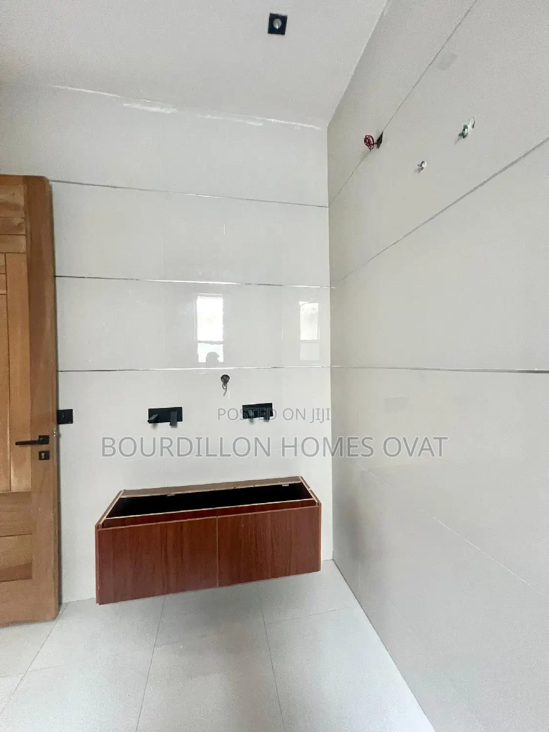 5bdrm Duplex in Ikota for sale