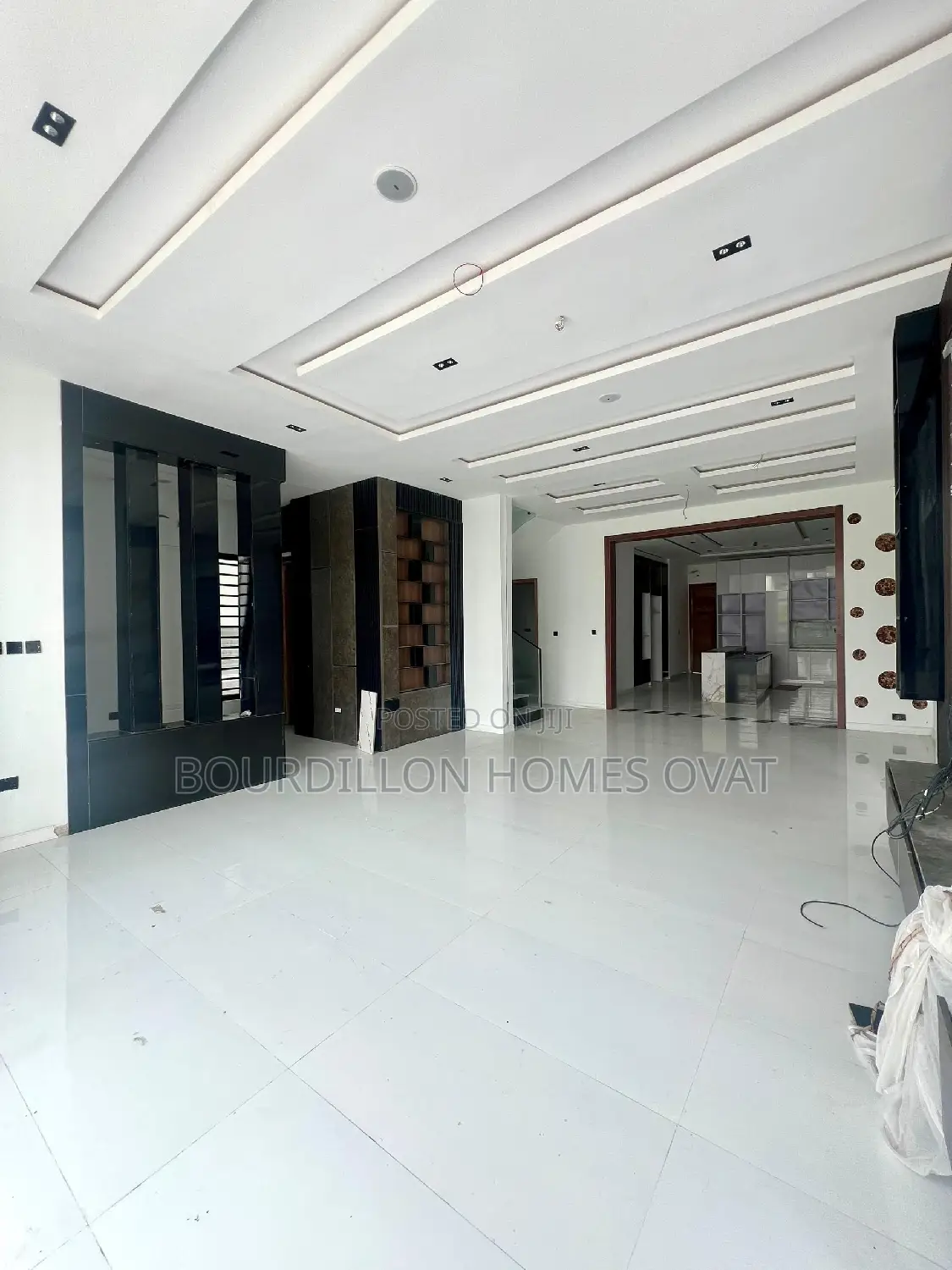 5bdrm Duplex in Ikota for sale